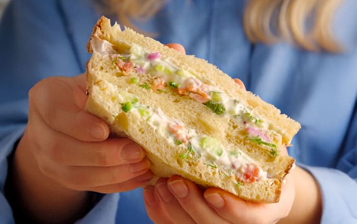 Chopped sandwich med Lantgoda Surdeigsbrød - Oppskrifter | Pågen